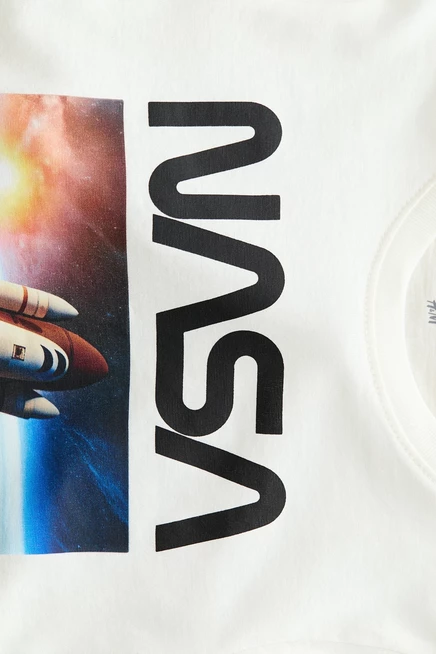 Футболка для мальчиков H&M с принтом NASA, кремовая