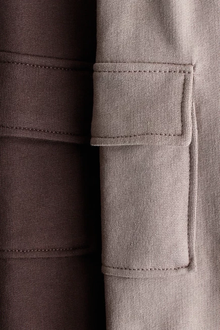 beige/dark brown