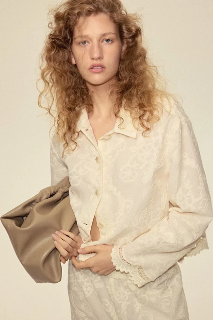 Женская куртка H&M с вышивкой, светло-бежевая