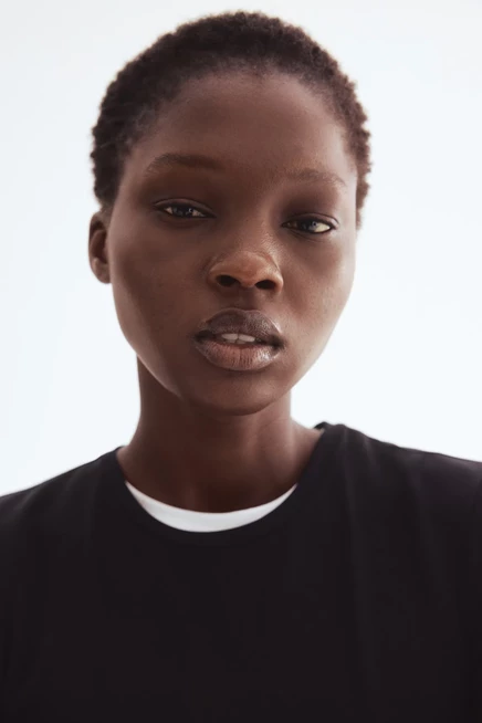 Женская приталенная футболка H&M из микрофибры, черная