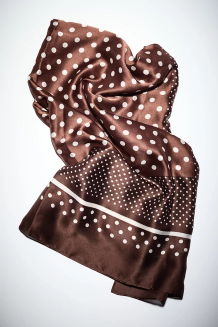 dark brown/dotted