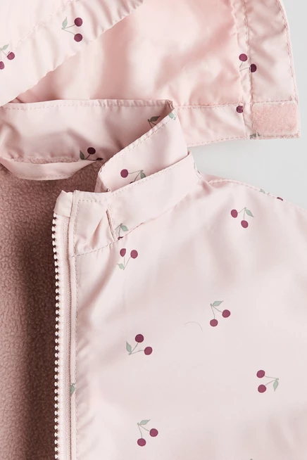 Детская куртка H&M на флисовой подкладке, розовая с вишнями
