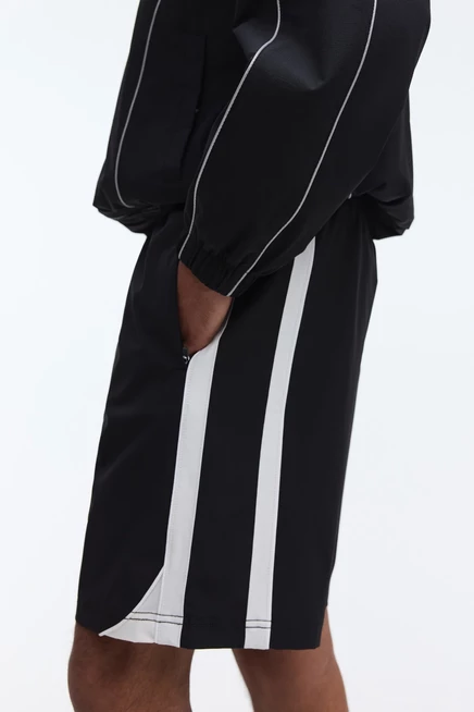 Мужские спортивные шорты H&M классического кроя, черные/колорблок
