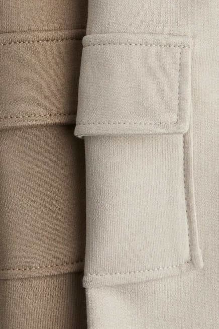 light beige/beige