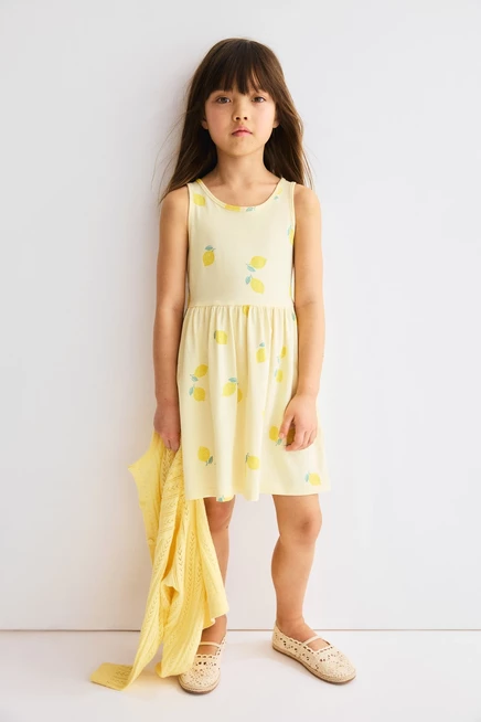 light yellow/lemons