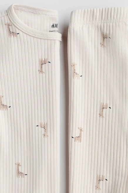 light beige/giraffes