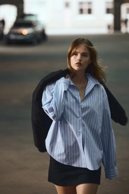 Женская рубашка H&M свободного кроя, голубая в полоску