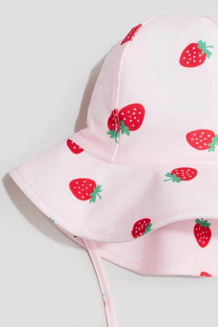 Light pink/strawberries
