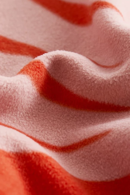 red/light pink
