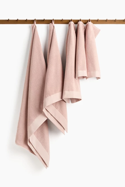 Банное полотенце H&M махровое из хлопка, пудрово-розовое