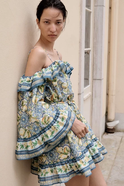 Женское платье H&M с открытыми плечами, синее с лимонами