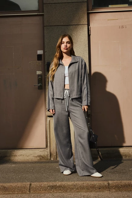 gray/pinstriped