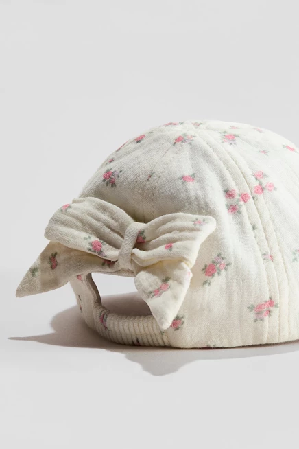 Appliquéd Cotton Cap white/floral