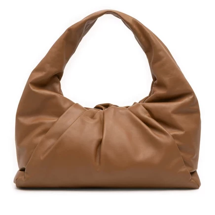 Женская сумка Bottega Veneta The Shoulder Pouch из кожи