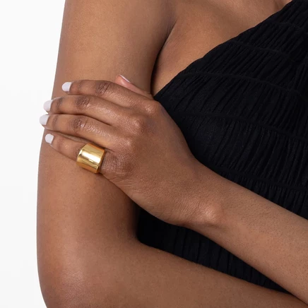Кольцо Burberry Shield Curve, золотистое