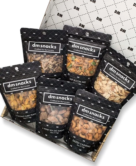 Подарочная коробка орехов DM Snacks Manly Nut, 6 шт., белая