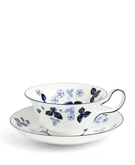 Чайная пара Wedgwood Wild Strawberry из костяного фарфора, синяя