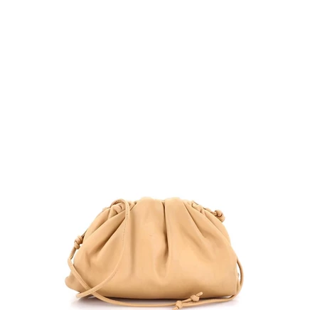 Женская сумка Pre-Owned Bottega Veneta Mini The Pouch кожаная, бежевая