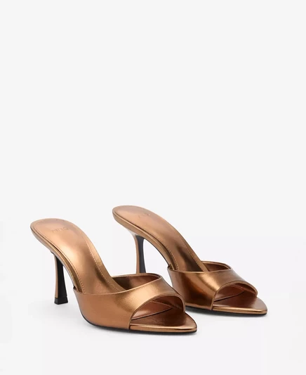 Женские босоножки на плоской подошве с металлическим эффектом Mango copper