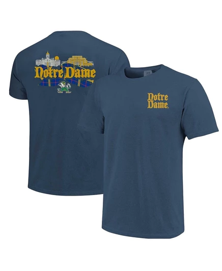 Изображение одной мужской и женской футболки Notre Dame Fighting Irish Hyper Local Celtic Tartan Campus от Notre Dame Fighting для мужчин и женщин navy
