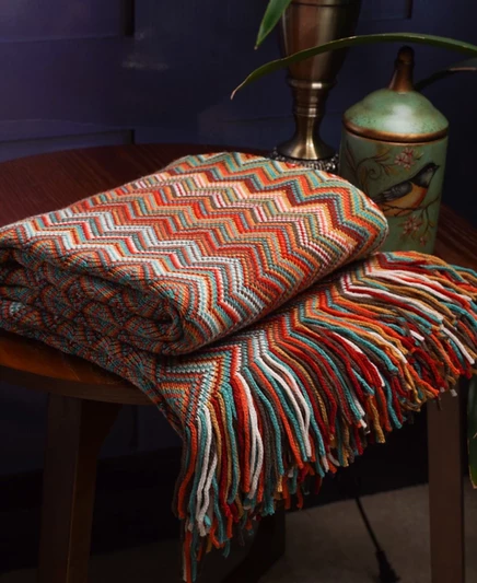 Плед HappyCare Textiles с узором шеврон, красный