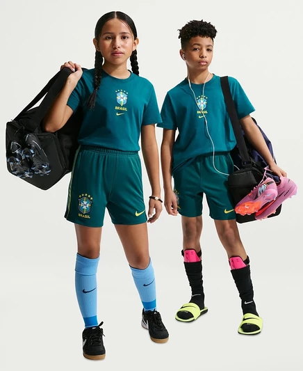 Тренировочные шорты Nike Big Kids для бразильского футбола зеленого цвета