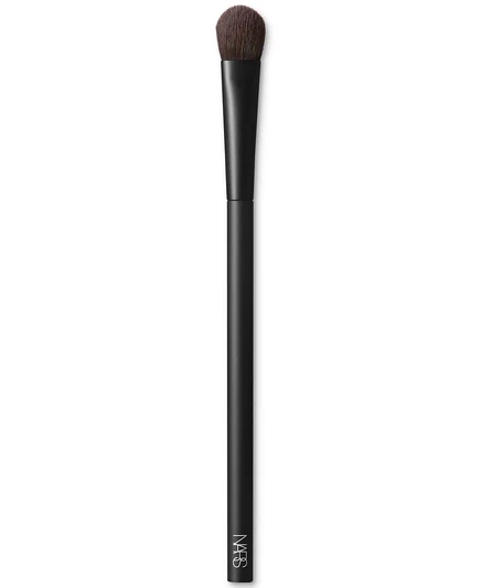 Кисть для теней для век NARS #20 All Over Eyeshadow Brush белого цвета