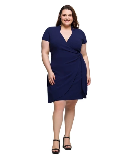Женское платье 24seven Comfort Apparel на запах, воротник-стойка, синее