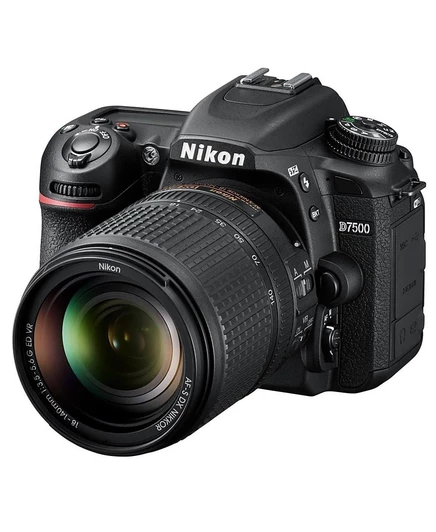 Зеркальная камера Nikon D7500 с объективом 18-140 мм, черная