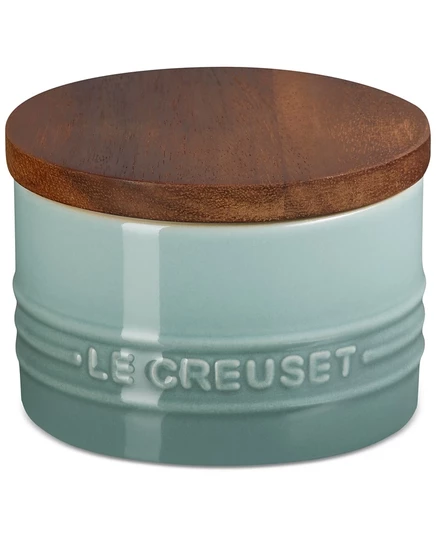 Фирменная солонка Le Creuset из керамики с деревянной крышкой, 7 унций.
