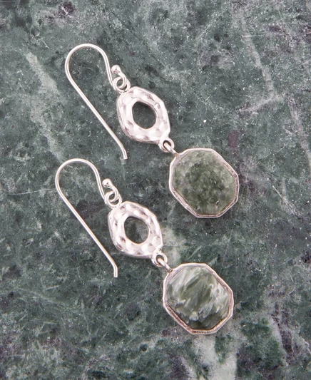 Серьги-подвески Barse из серебра с серафинитом, зеленые