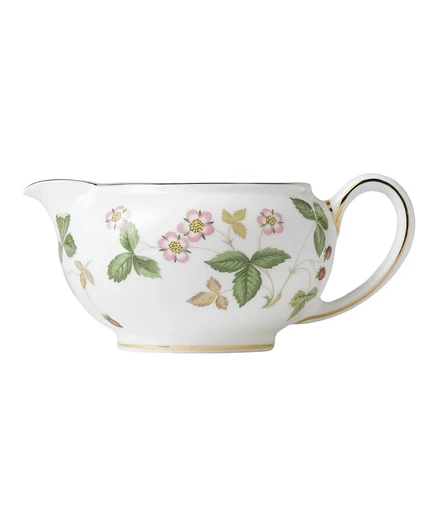 Сливочник Wedgwood Wild Strawberry, белый с красными ягодами