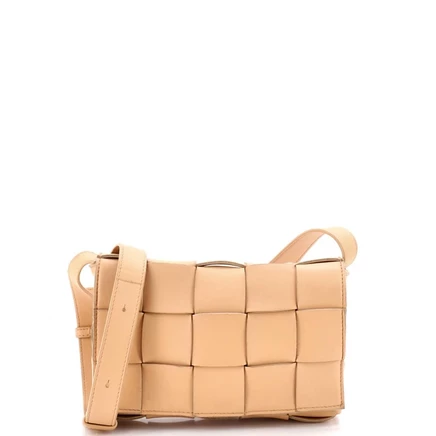 Женская сумка через плечо Bottega Veneta Small Cassette, бежево-коричневая