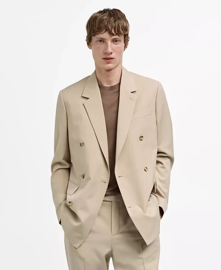 Мужской двубортный блейзер обычного покроя от Mango beige