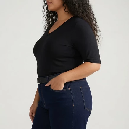 Универсальная футболка из жидкого трикотажа Lily с V-образным вырезом Stovepipe от Universal Standard Plus Size black