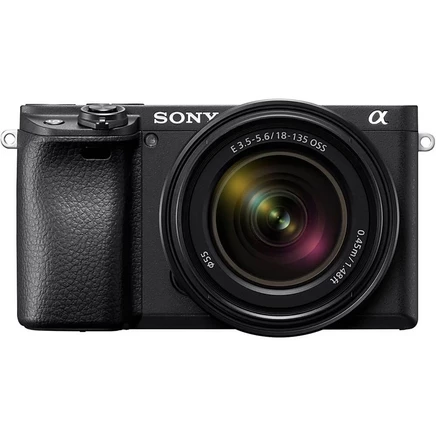 Фотоаппарат Sony Alpha a6400 с объективом 18–135 мм, черный