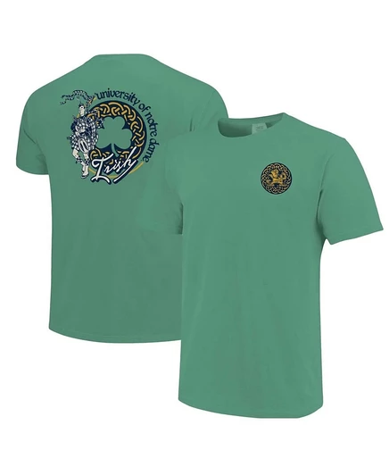 Изображение одной мужской и женской зеленой футболки Notre Dame Fighting Irish Hyper Local Celtic Knot с волынками в стиле Нотр-Дам. green