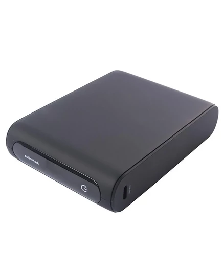 Портативное зарядное устройство RadioShack Power Bank емкостью 20 000 мАч, 74 Ватт-часа с цифровым дисплеем и быстрой зарядкой через USB A и USB C 2309276 Черный, без цвета
