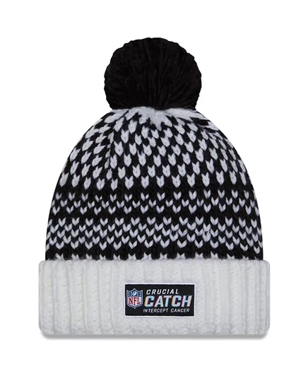 Женская вязаная шапка New Era Tampa Bay Buccaneers 2023 NFL Crucial Catch с помпоном и манжетами black, white