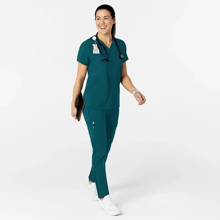 Облегающий топ-скраб Wink Plus Size W123 с V-образным вырезом Flex-n-Reach caribbean