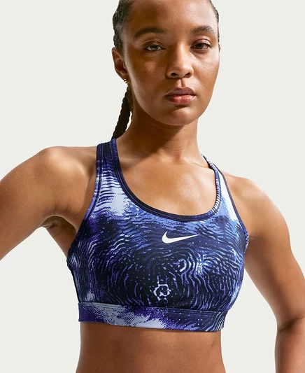Женский спортивный бюстгальтер Nike Swoosh со средней поддержкой и мягкой подкладкой синего цвета