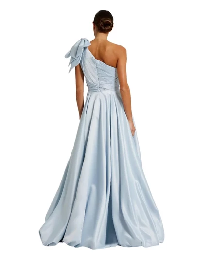 Женское атласное платье с бантом на одно плечо от Mac Duggal ice blue