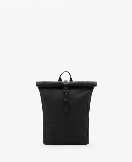 Мужской прорезиненный рюкзак Mango с клапаном на застежке black