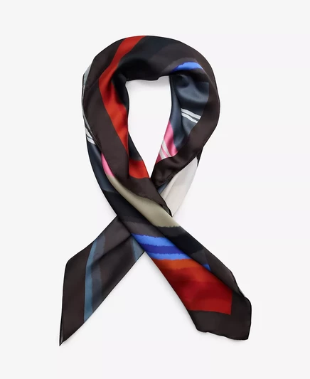  Еще одна линия атласного квадратного шарфа с акварельным рисунком black