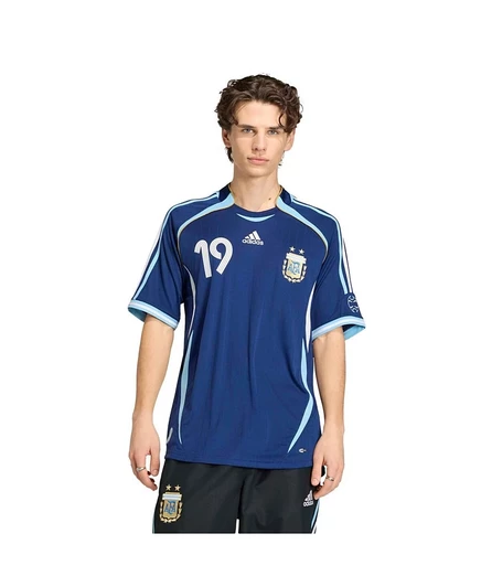 Мужская майка Adidas Lionel Messi белого цвета от Национальной сборной Аргентины 2006 года, привезенная домой в синем цвете