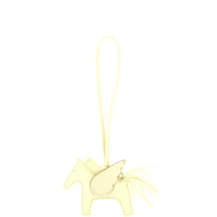 Бывшая в употреблении монохромная сумка HERMES PM Pegase Rodeo Bag Charm из кожи желтого цвета