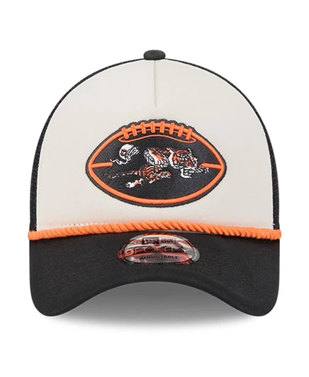 Мужская каменно-черная кепка Cincinnati Bengals 2024 года выпуска от New Era, историческая кепка дальнобойщика с регулируемой оправой А-образной формы длиной 94 см. stone, black