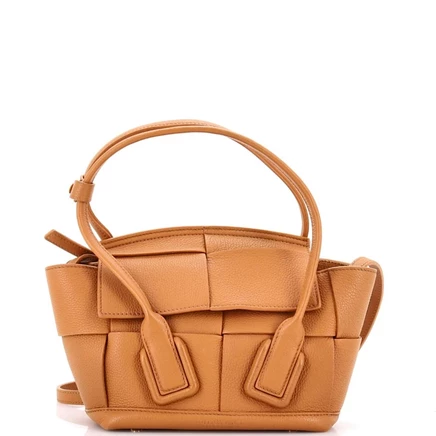 Женская сумка Bottega Veneta Small Arco, кожаная, коричневая