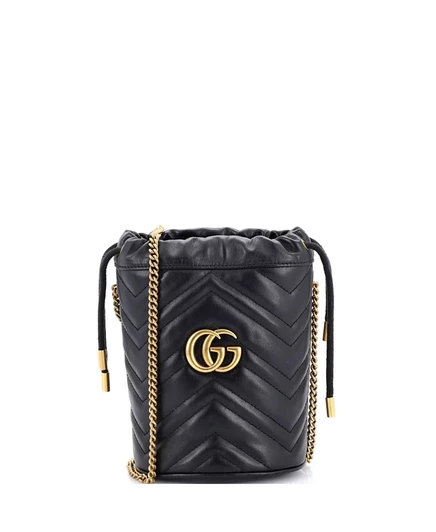Женская сумка Gucci Mini GG Marmont‑ведро из мателассе, черная