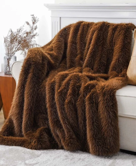 Накидка из искусственного меха Battilo Lifestyle, 50